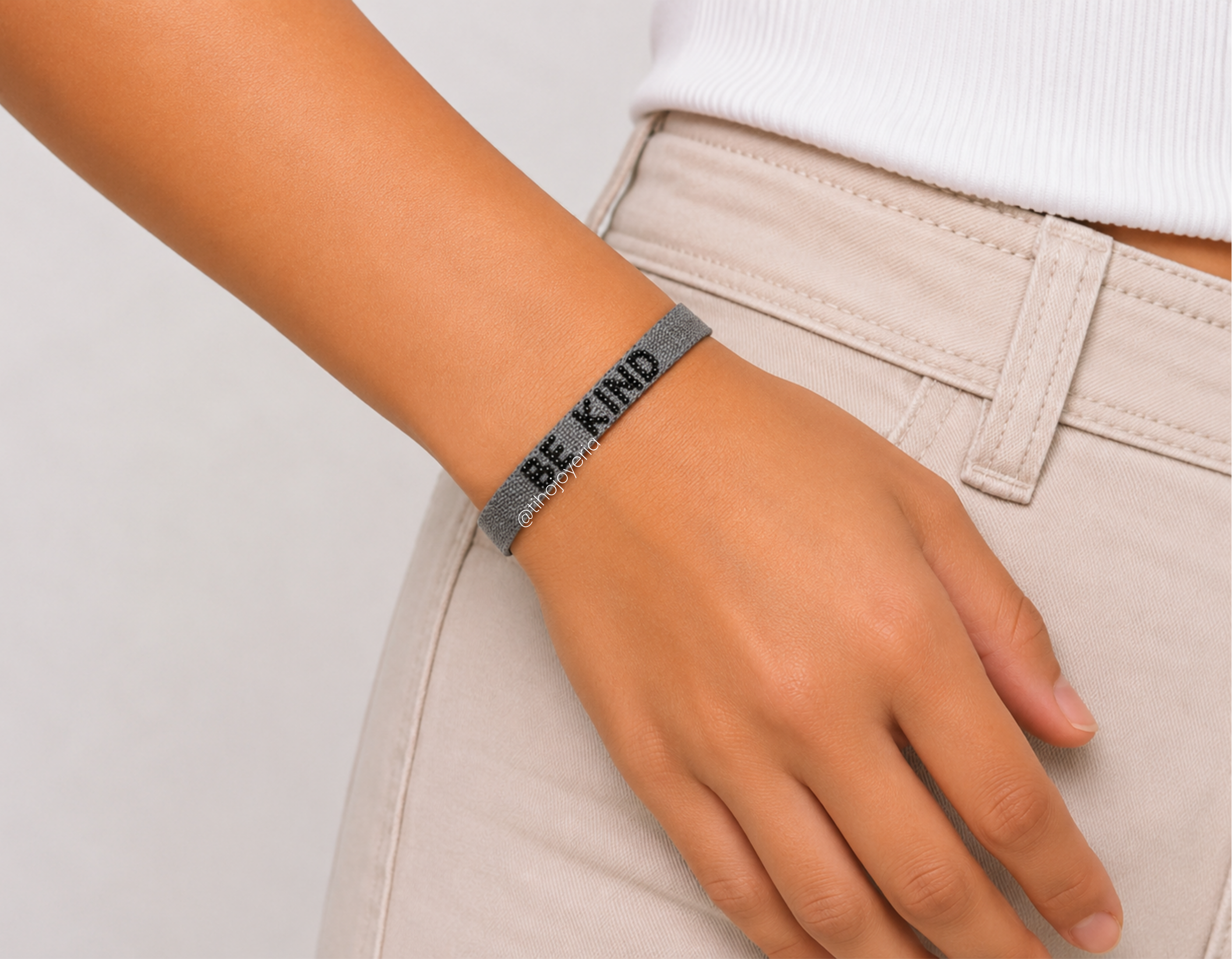 Pulsera Tela Bordada Be Kind