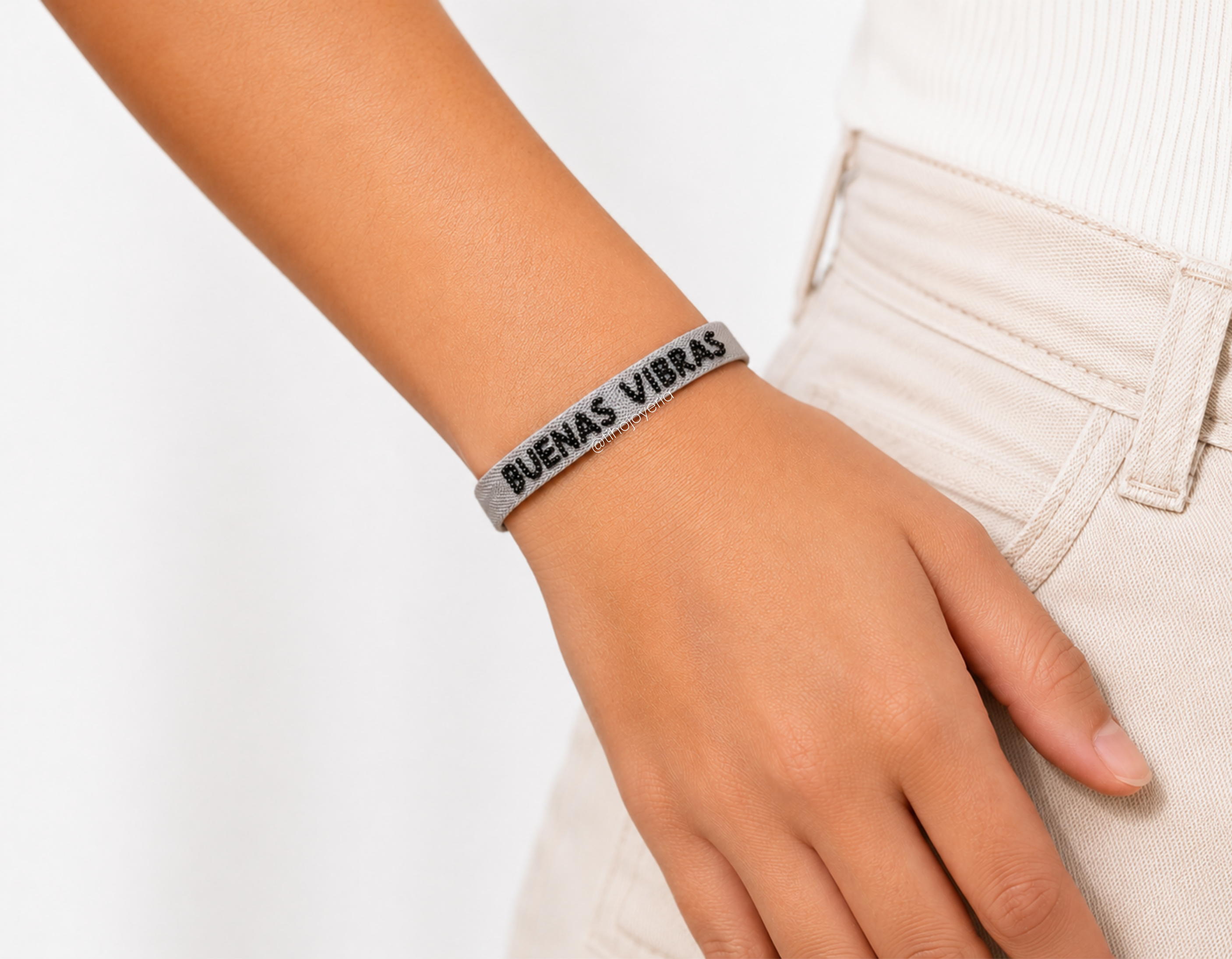 Pulsera Tela Bordada Buenas Vibras